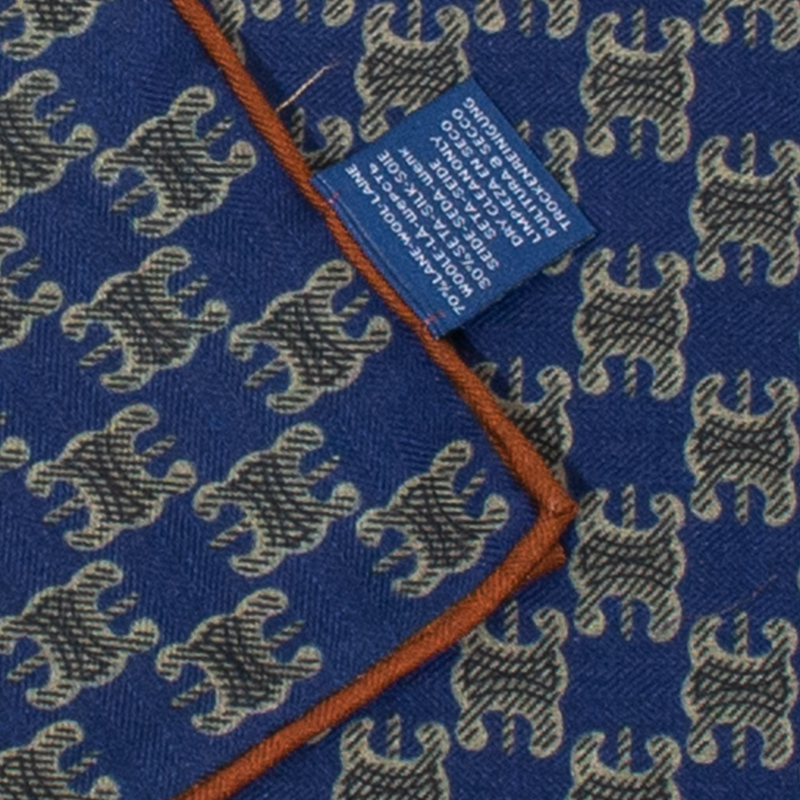 وشاح دافئ مزدوج الجانب بطباعة  - مراجعة Monogrammed Handkerchief وسعره